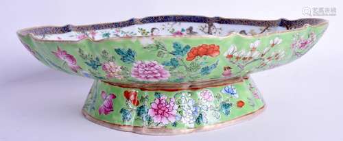 A 19TH CENTURY CHINESE FAMILLE ROSE QUATREFOIL LOBED