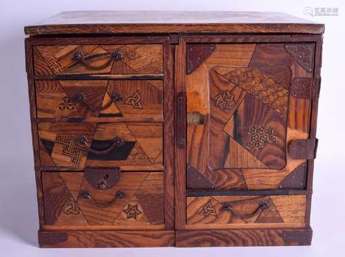 AN EARLY 20TH CENTURY JAPANESE MEIJI PERIOD PARQUETRY