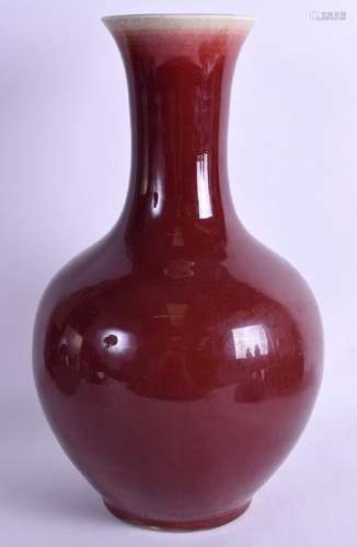 A LARGE 19TH CENTURY CHINESE SANG DU BOEUF FLAMBÉ VASE.