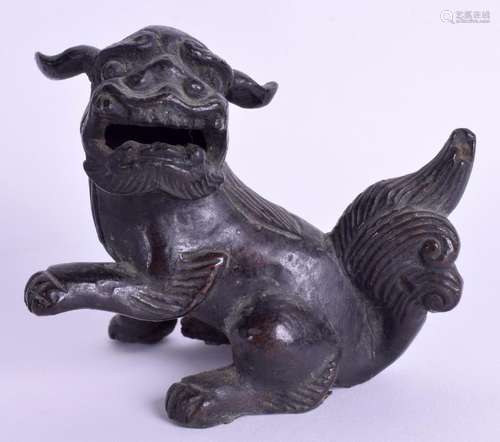 AN 18TH CENTURY CHINESE BRONZE BUDDHISTIC LION. 8.5 cm