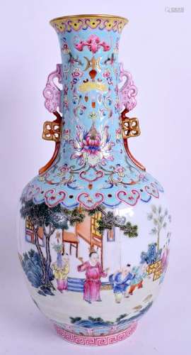 A FINE 19TH CENTURY CHINESE TWIN HANDLED FAMILLE ROSE