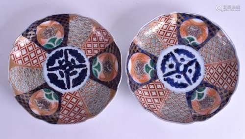 A PAIR OF 19TH CENTURY JAPANESE MEIJI PERIOD IMARI