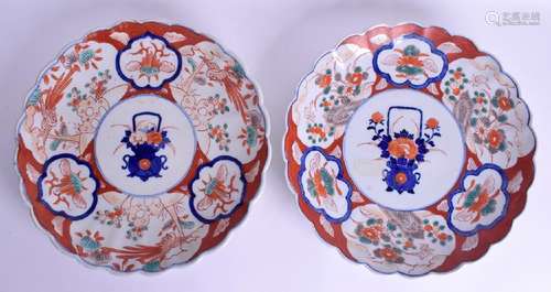 A PAIR OF 19TH CENTURY JAPANESE MEIJI PERIOD IMARI