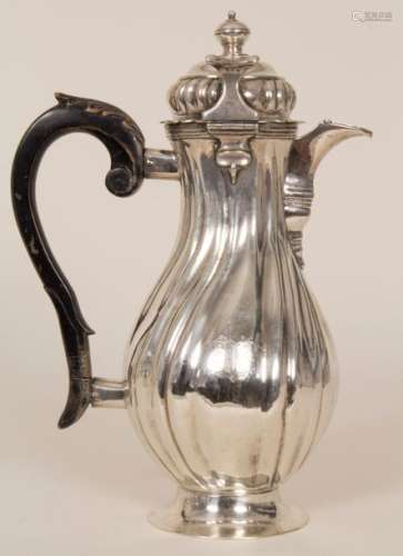 Barock Kaffeekanne / A Baroque silver coffee pot, …