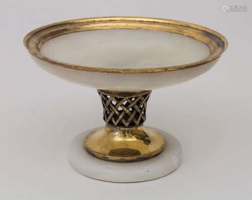 Fußschale mit Alabaster / A footed silver bowl, Wo…