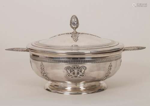 Deckelterrine / A covered silver tureen / Légumier…
