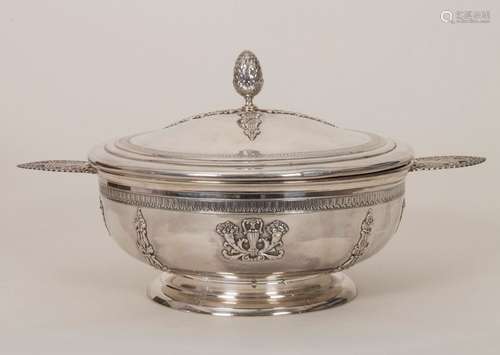 Deckelterrine / A covered silver tureen / Légumier…