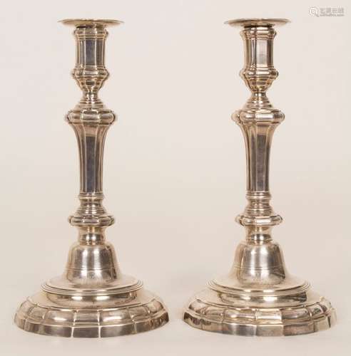 Paar Louis XVI Kerzenleuchter / A pair of Louis se…