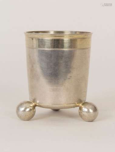 Barock Kugefußbecher / A Baroque silver beaker on …