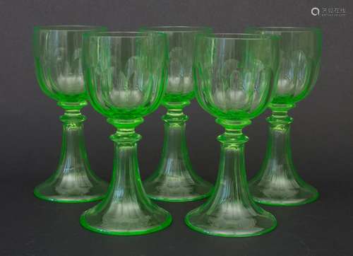 5 Urangläser / 5 uranium glasses, um 1920