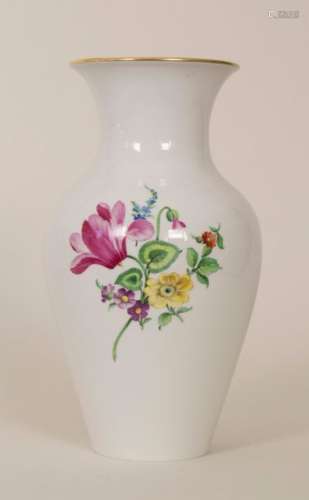 Vase mit Blumenmalerei / A vase with flowers, KPM …