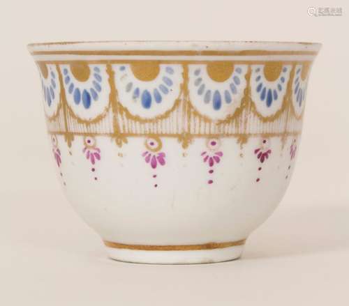 Koppchen mit Goldbordüren / An early cup, Meissen,…