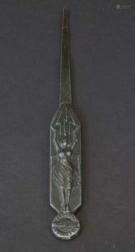 Art Déco Brieföffner / An Art Deco letter opener, …