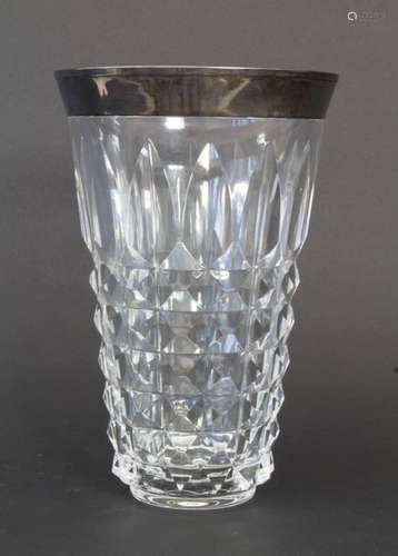 Kristallvase mit Silbermontierung / A cut glass va…