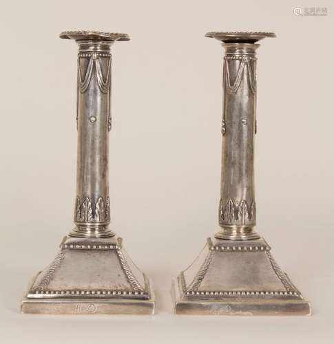 Paar Louis XVI Kerzenleuchter / A pair of Louis se…