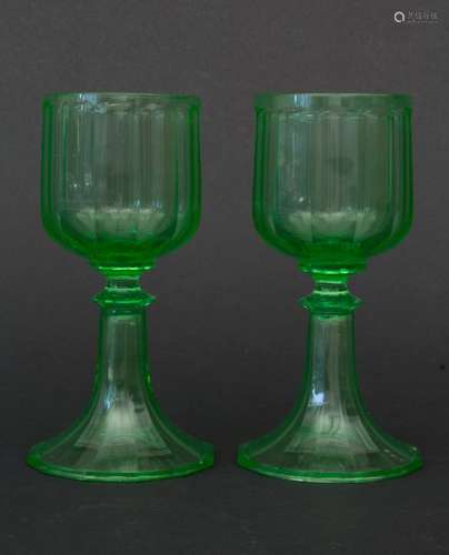 2 Urangläser / 2 uranium glasses, wohl J. & L. Lob…