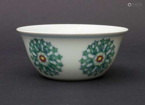 Kumme mit Blumenmedaillons / A bowl with flower me…