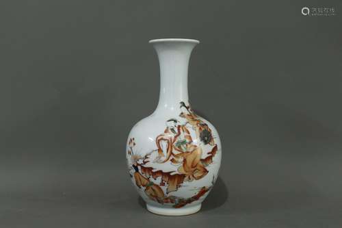 A Chinese Wu-Cai Porcelain Vase