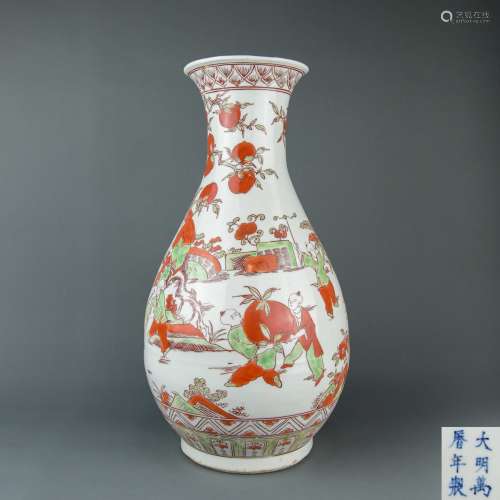 A Chinese Red and Green Glazed Porcelain Vase