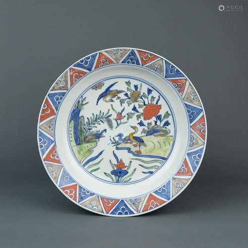 A Chinese Wu-Cai Porcelain Plate