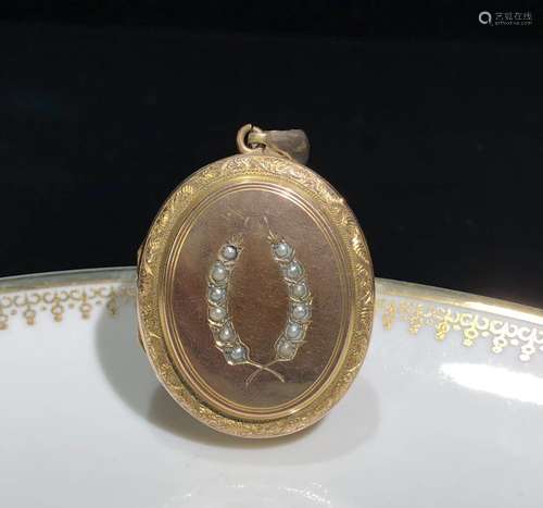 A European Victoria-Period 15K Gold Pendant