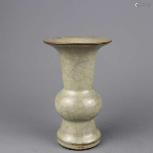 A Chinese Ge-Type Porcelain Vase