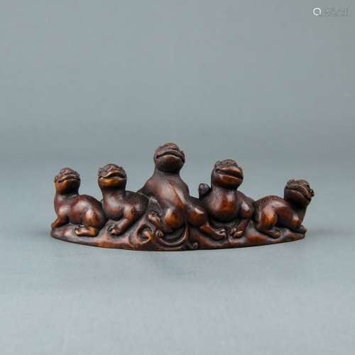 A Chinese Carved Bamboo Foo-Dog Shape Brush Rest 
