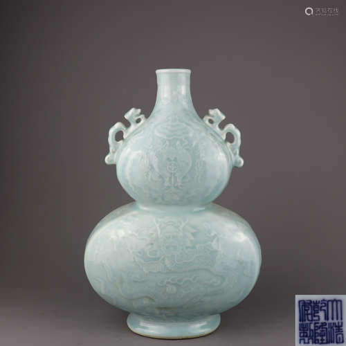 A Chinese Celadon Porcelain Double Gourd Vase