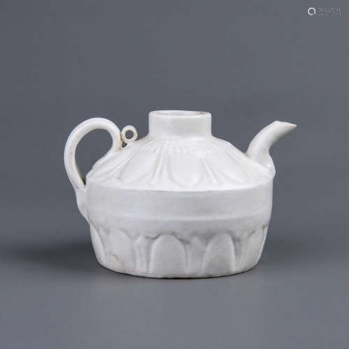 A Chinese White Glazed Porcelain Pot