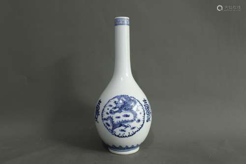 A Chinese Blue and White Porcelain Vase