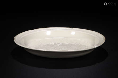 A DING YAO PLATE WITH FLOWER CARVED