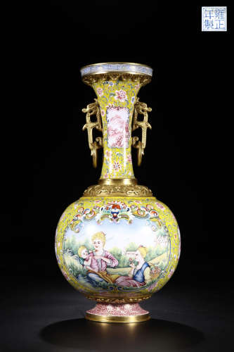 A YONGZHENG MARK ENAMELED COPPER VASE WITH COLORFUL PAINTED
