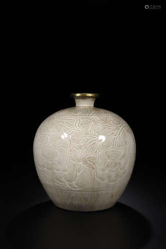 A DING YAO VASE