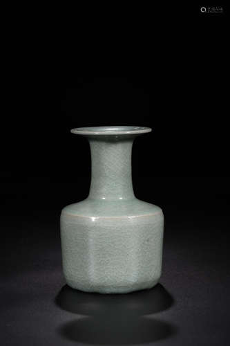 A RU YAO ZHIZHUI VASE