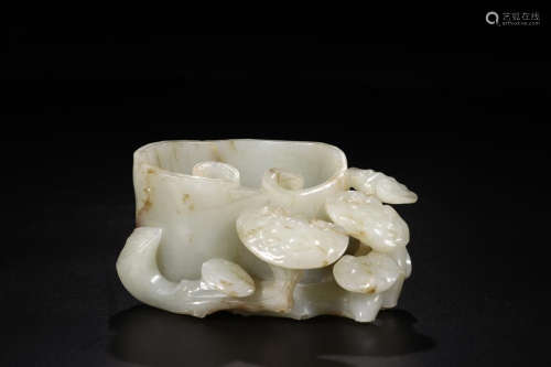 A HETIAN JADE CUP WITH RUYI SHAPED