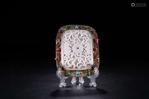 A GILT GOLD EMBEDED HETIAN JADE PENDANT