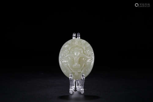 A HETIAN JADE ORNAMENT WITH SPECIAL CARVED