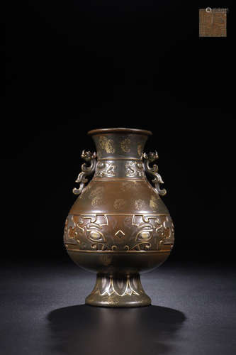 A QIANLONG MARK COPPER EAR VASE