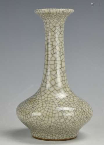 A Ge Ware Vase w/ Qianlong Mark