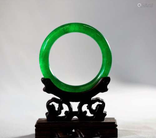 Chinese Qing Dynasty Burma Emerald green jadeite carved