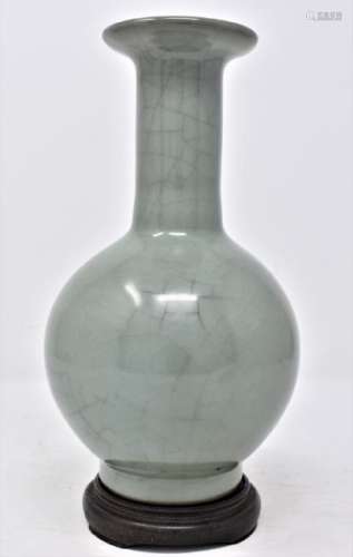 Chinese Song Dynasty Guan-Type Bottle Vase