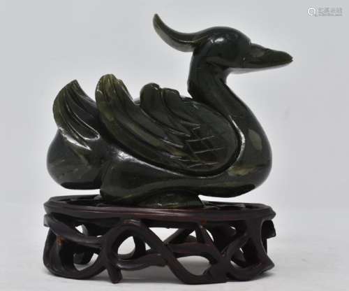 Chinese Qing Dynasty Green Carved Agate Mandarin Duck