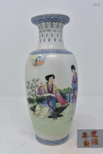 Chinese Qing Dynasty Ladies in Graden Porcelain Vase