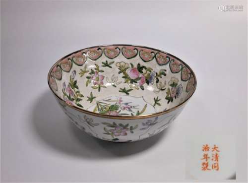 Large Chinese Qing Dynasty Porcelain Bowl