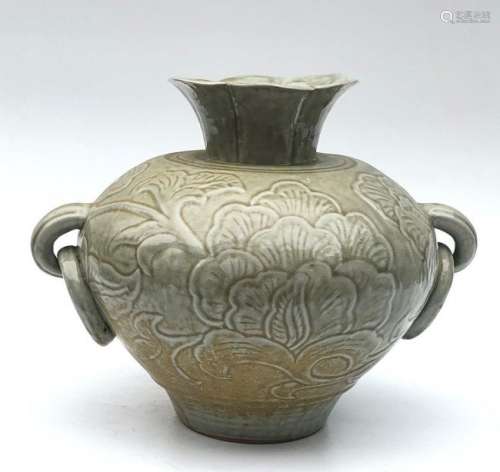 Large Chinese Song Dynasty light celadon jar