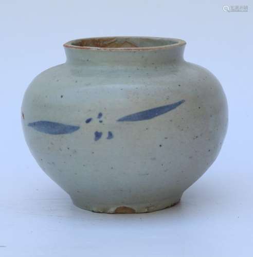 ChineseÂ Yuan Dynasty blue and white small jar