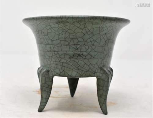 Chinese Song Dynasty Ru Yao Tripod Cup