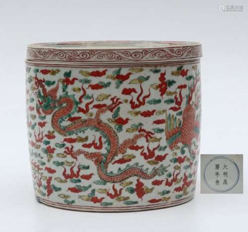Chinese Ming Dynasty Wucai Poecelain Dragon Jar 