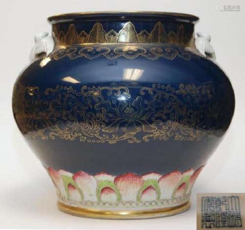 Qing Qianlong sacrifice blue glaze tracing the Golden