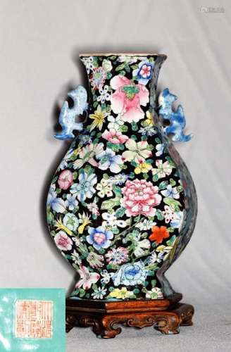 Chinese Qing Dynasty Enameled Porcelain Vase